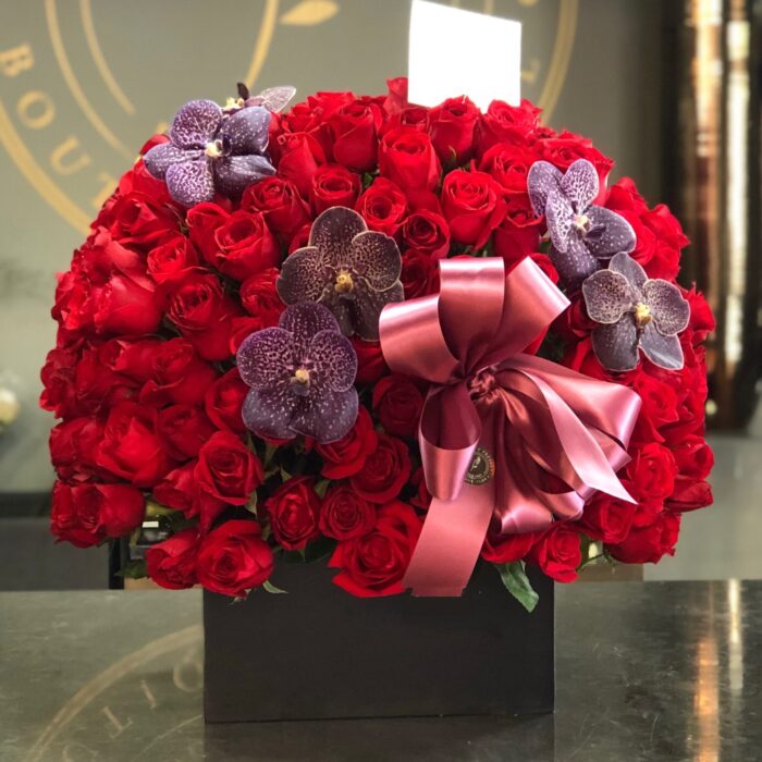 200 ROSAS CON BOTONES VANDA