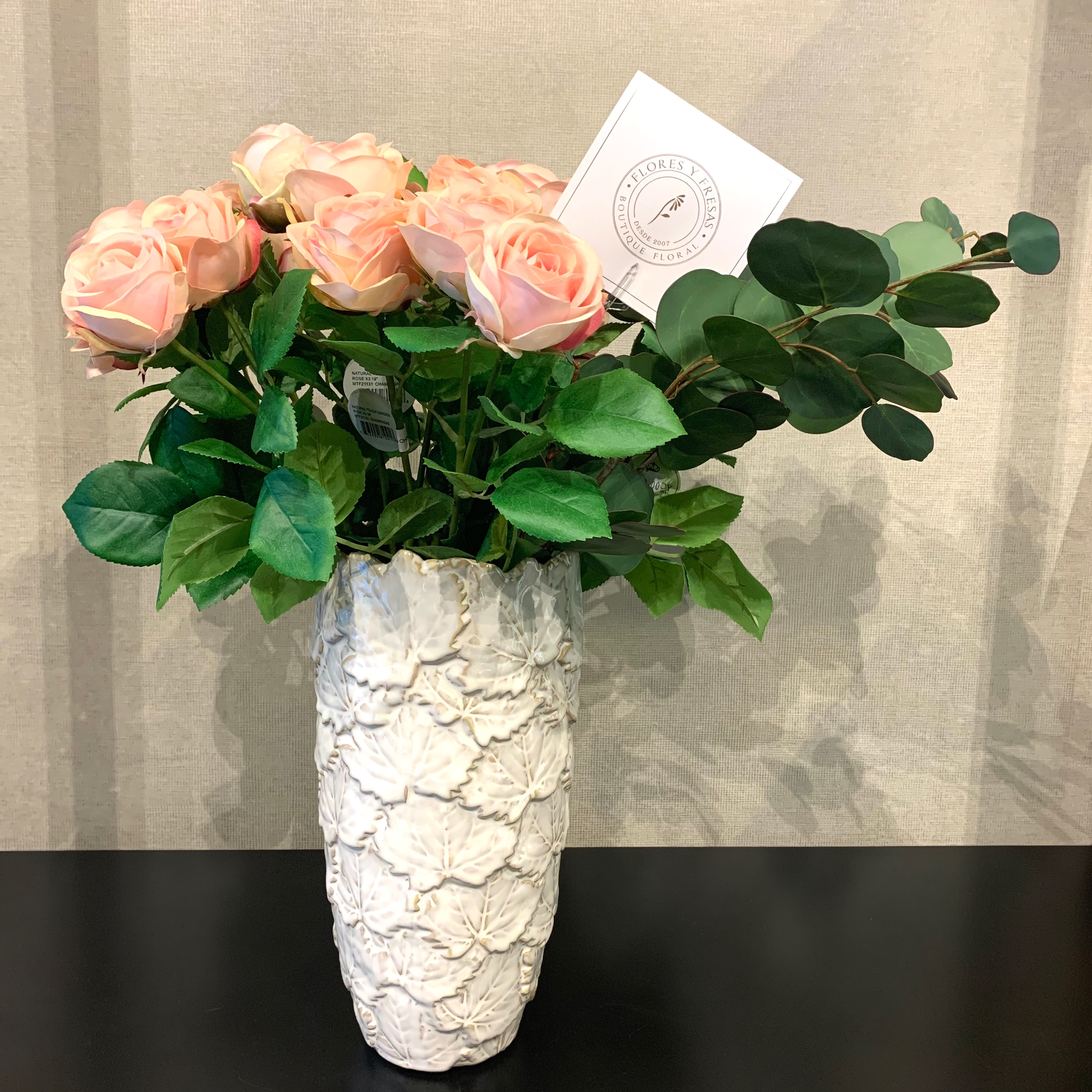 BASE HOJAS CON ROSAS Flores y Fresas